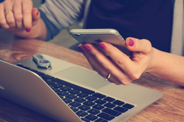 Postazione con computer per l'assistenza clienti