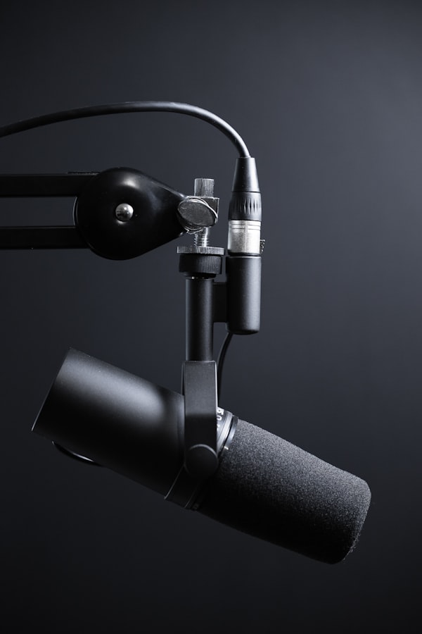 Set microfonico pronto per la registrazione di una puntata podcast